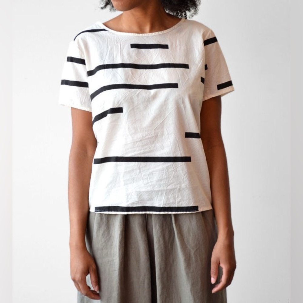 UZI NYC Cream Broken Stripe Tee Shirt Small